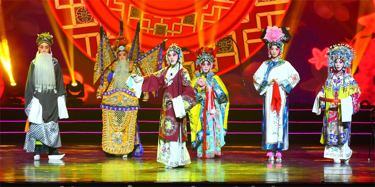 d050e7f090fd47b292a615db95d63e2c.jpg 京劇串燒梨園薈萃.jpg