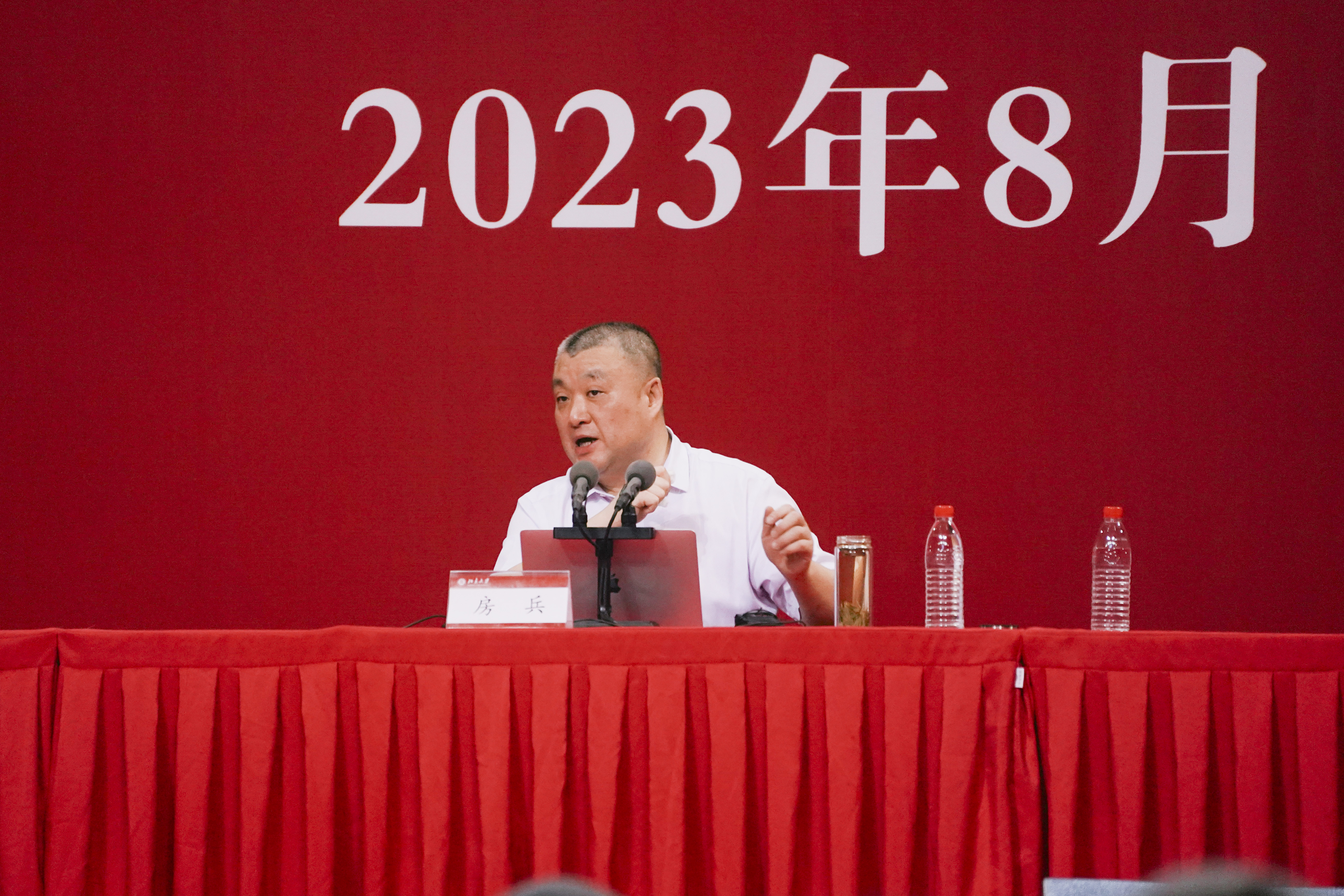 2cce5bc9bdbf48a4a65394e71a3d142f.jpg 房兵主講軍訓國防教育報告.jpg